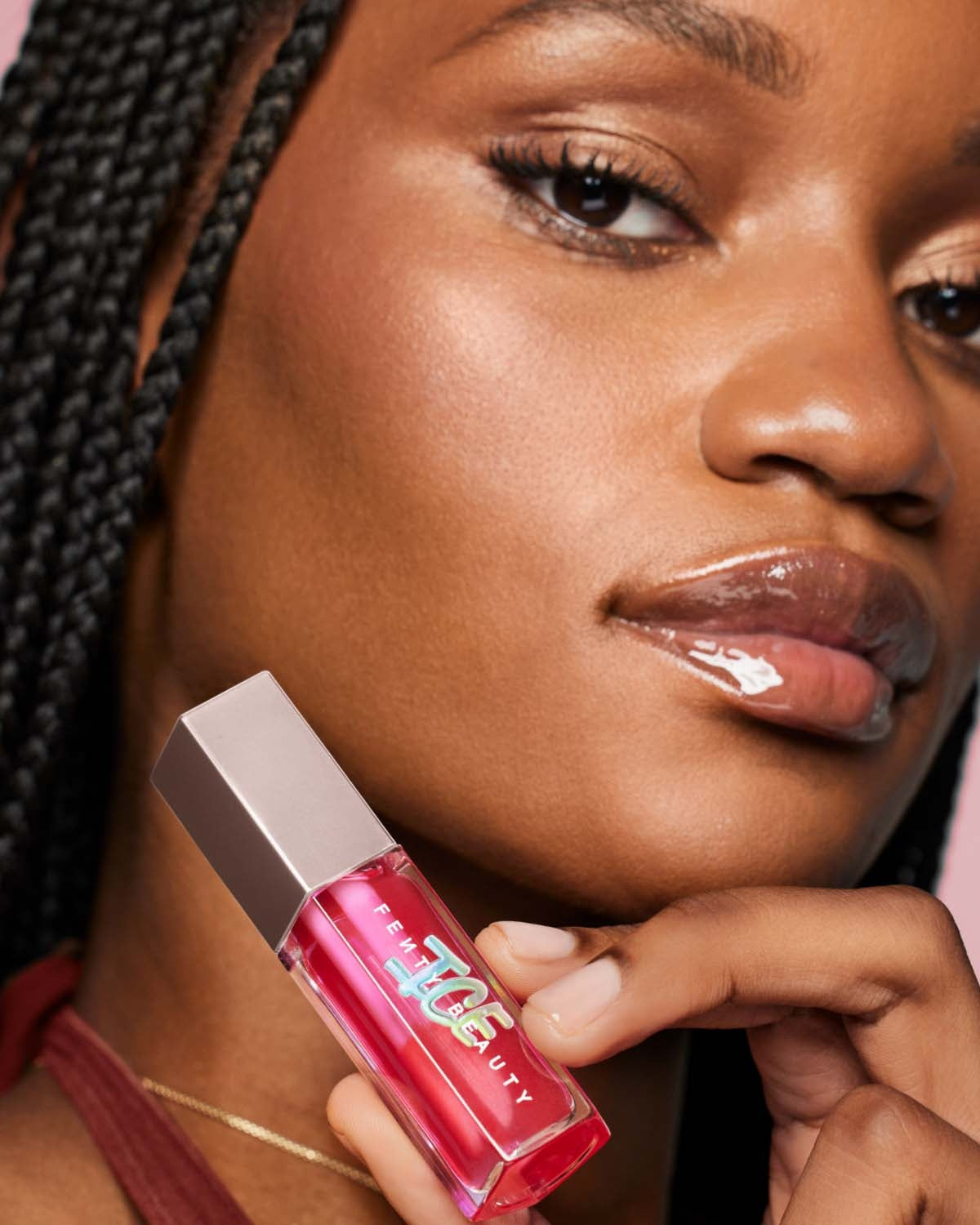 FENTY GLOSS BOMB ICE COOLING LIP LUMINIZER (BERRY JELLY)