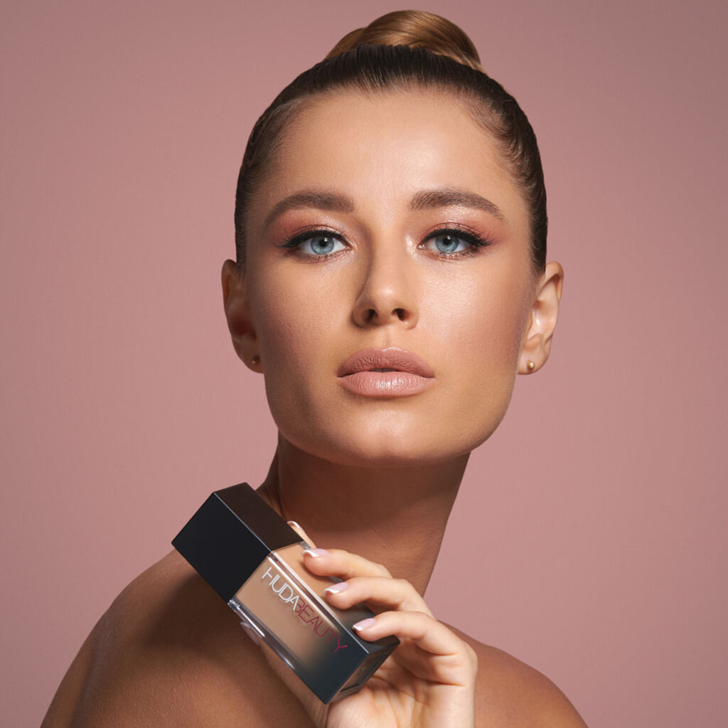 HUDA BEAUTY #FAUXFILTER LUMINOUS MATTE FOUNDATION(300 LATTE)