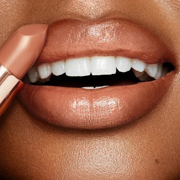 CHARLOTTE TILBURY K.I.S.S.I.N.G YES HONEY (YES HONEY)