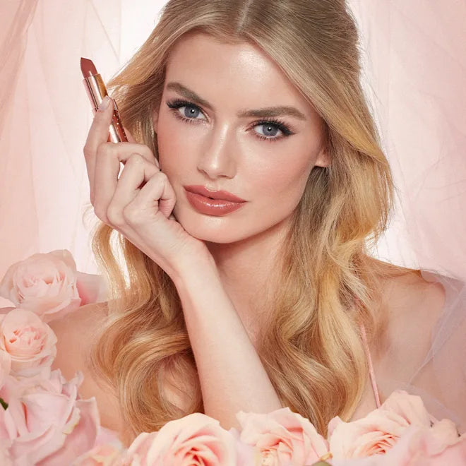 CHARLOTTE TILBURY HOT LIPS (NUDE ROMANCE)