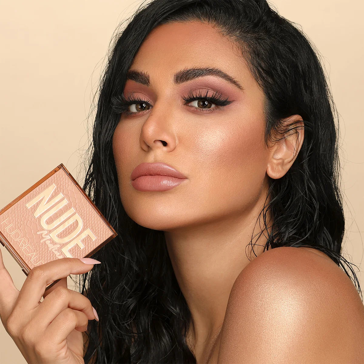 HUDA BEAUTY MEDIUM NUDE OBSESSION EYESHADOW PALETTE