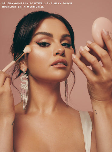 Rare Beauty by Selena Gomez Positive Light Silky Touch Highlighter (mezmerize)