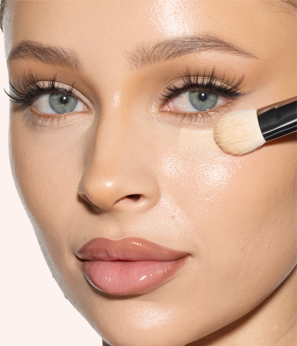 HUDA BEAUTY  UNDER EYE BRUSH