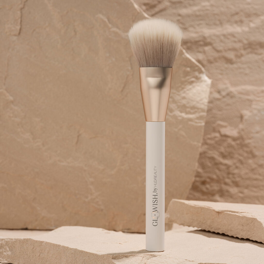 HUDA BEAUTY FACE BRONZE AND BLUSH BRUSH 3 IN ONE