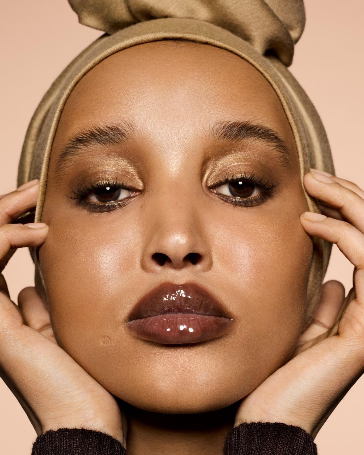FENTY BEAUTY BY RIHANNA  GLOSS BOMB HEAT UNIVERSAL LIP LUMINIZER + PLUMPER  (hot chocolit heat 04)