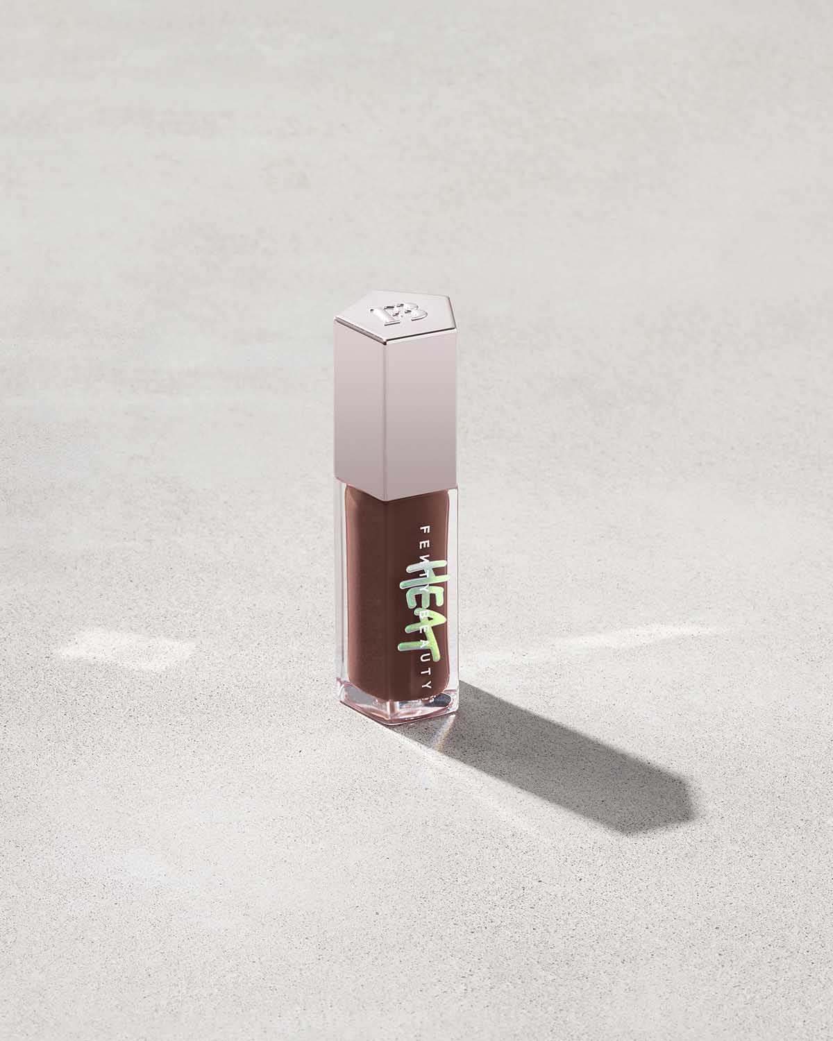 FENTY BEAUTY BY RIHANNA  GLOSS BOMB HEAT UNIVERSAL LIP LUMINIZER + PLUMPER  (hot chocolit heat 04)