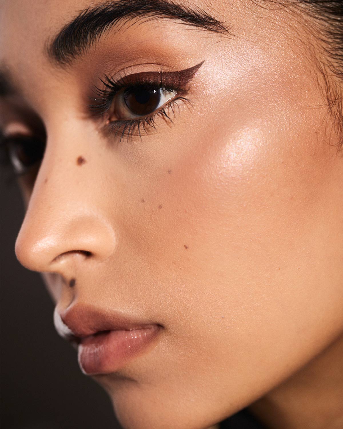 FENTY FYNLINER LIQUID EYELINER LONGWEAR  (BROWN)