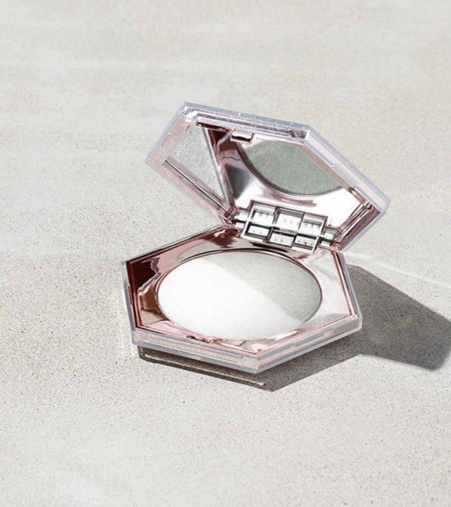 Fenty Beauty Diamond Bomb All-Over Highlighter (how many carats?)