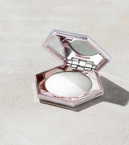 Fenty Beauty Diamond Bomb All-Over Highlighter (how many carats?)