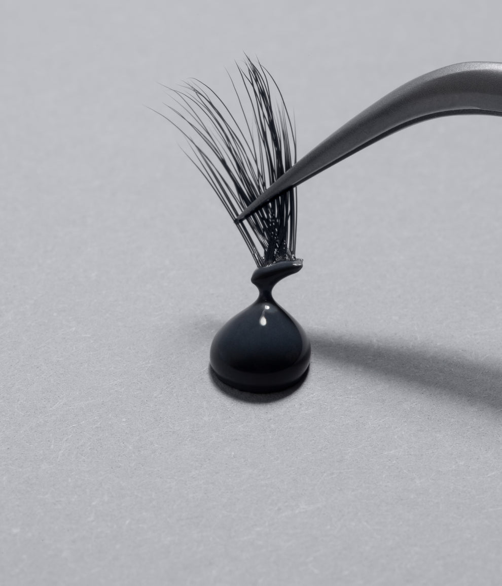 HUDA BEAUTY WATERPROOF GLUE