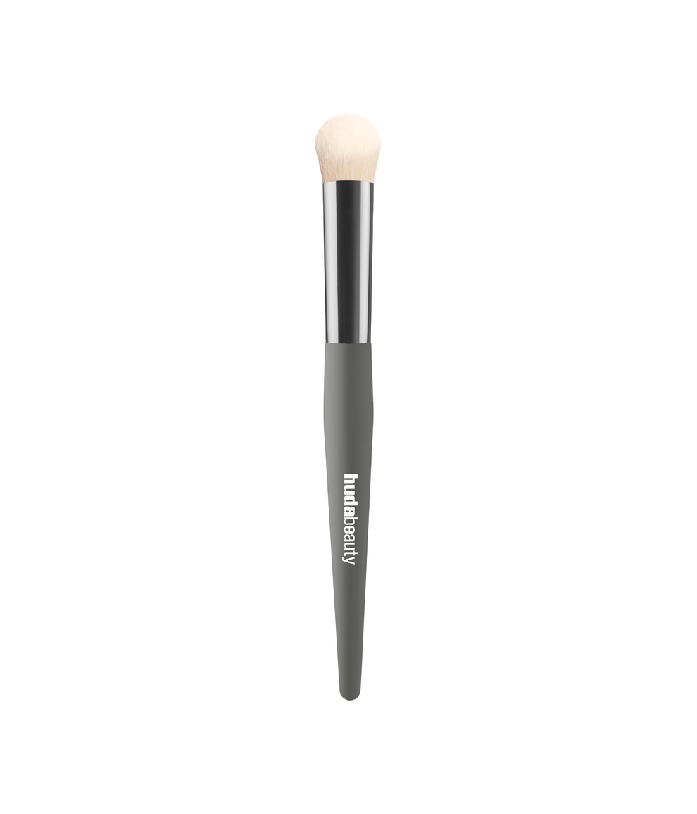 HUDA BEAUTY  UNDER EYE BRUSH