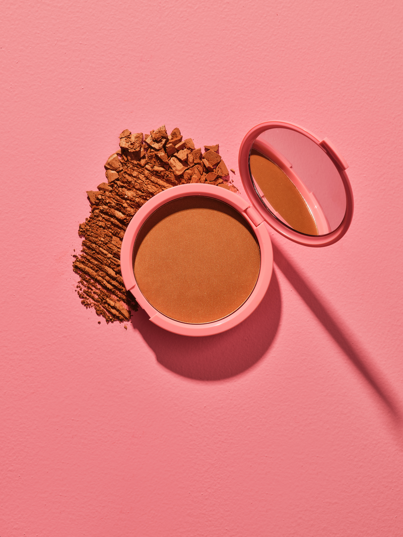 BOOBY TAPE ILLUMINATING BRONZER LATTE