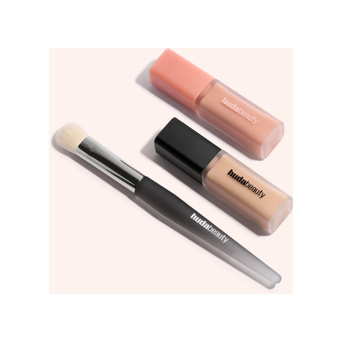 HUDA BEAUTY HUDA BEAUTY UNDER EYE BRUSH — view 4