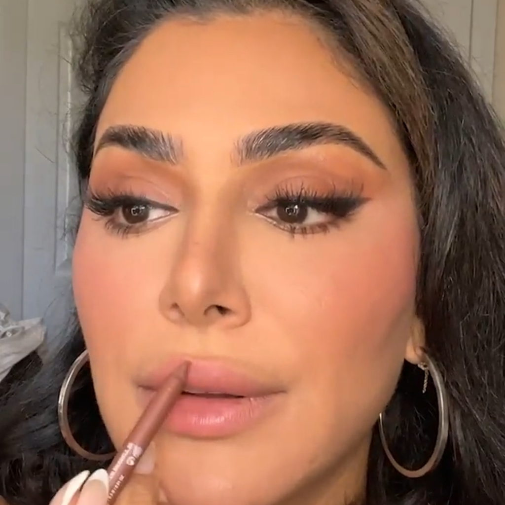 Huda Beauty Lip Liner Lip Contour 2.0 Automatic Matte Lip Pencil (Vivid Pink)