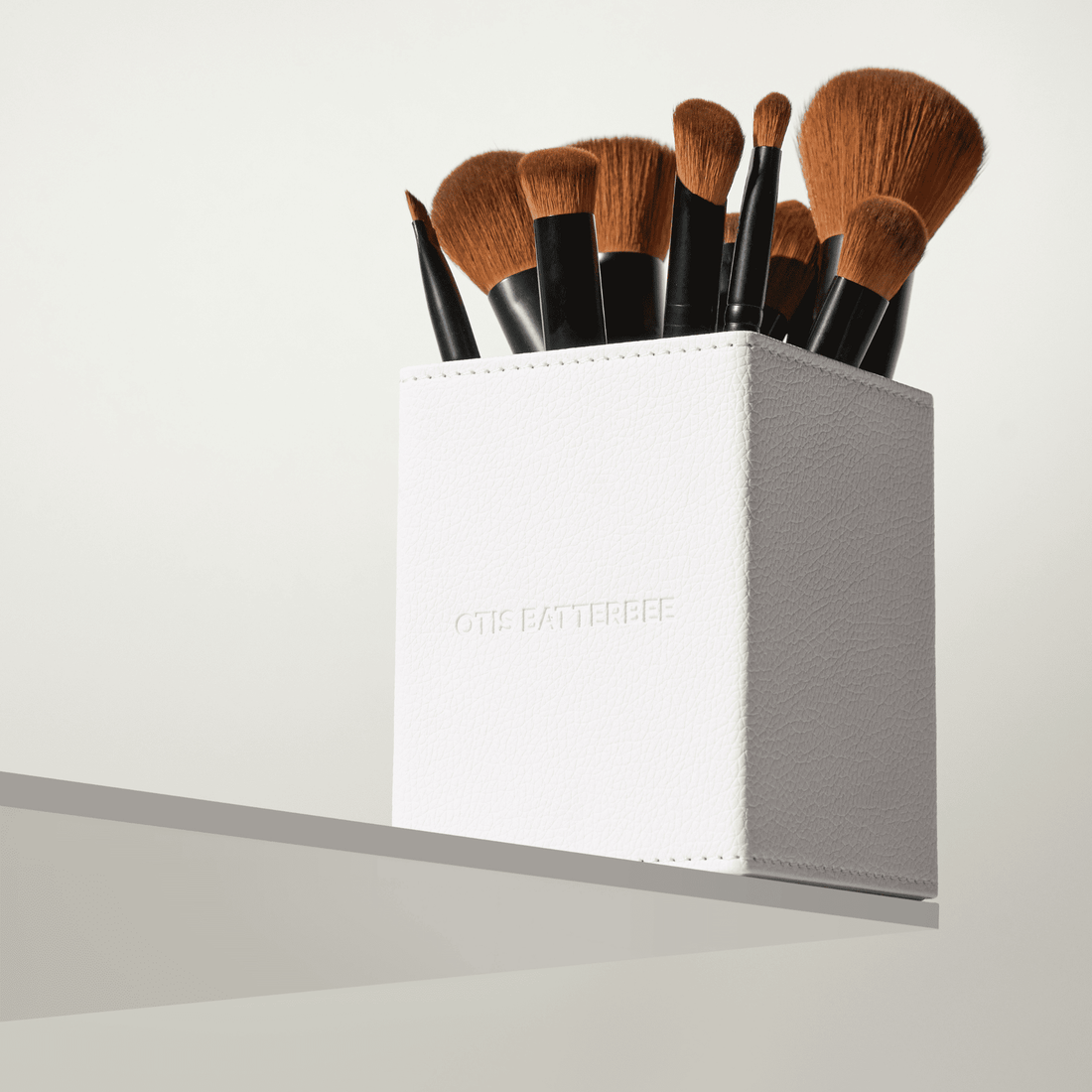 OTIS BATTERBEE LONDON 12 PIECES MAKEUP BRUSH SET