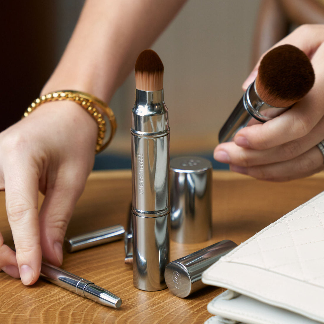 OTIS BATTERBEE LONDON THE RETRACTABLE BRUSH SET