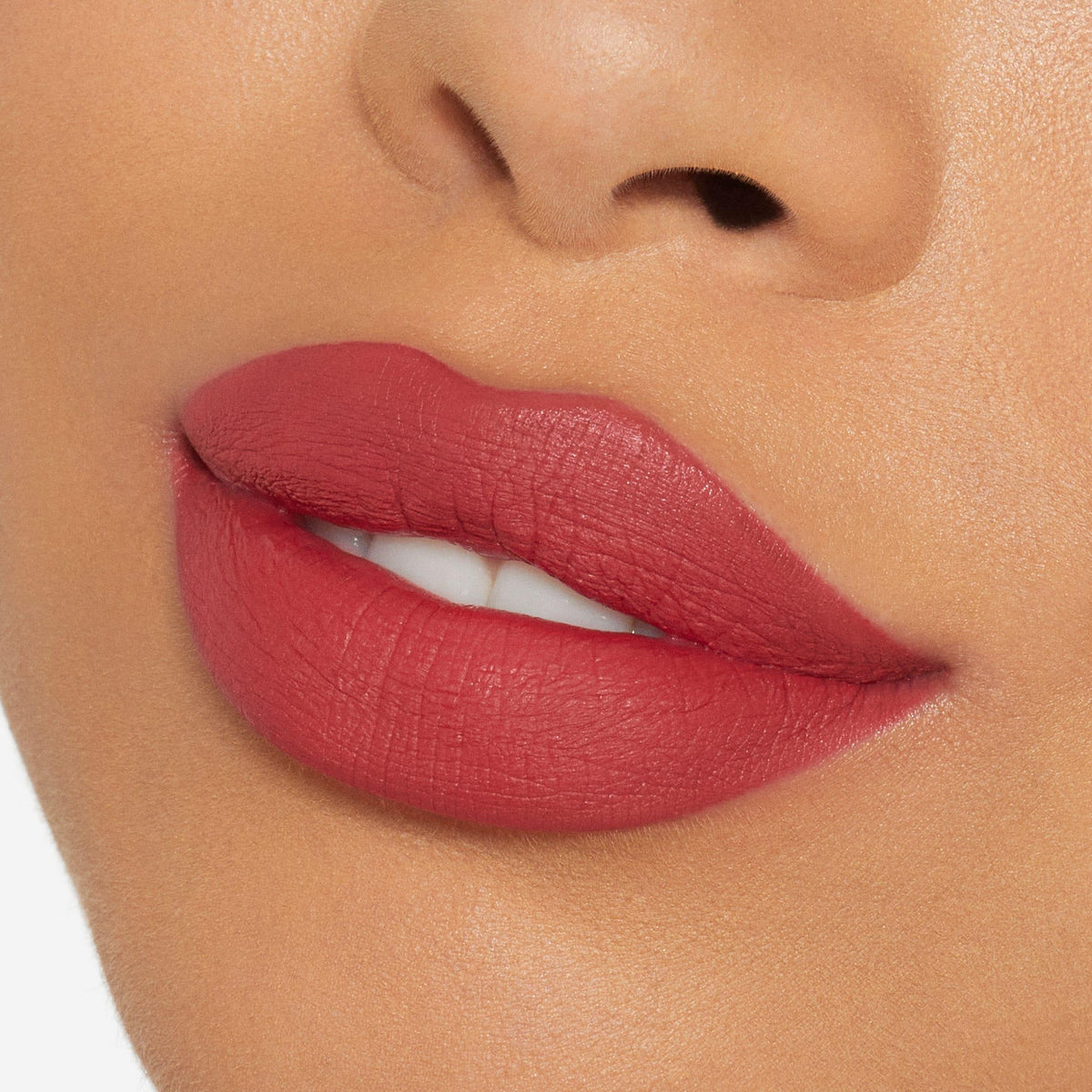 Kylie Cosmetics Matt Lip Kit Comfortable + 8-Hour Wear (Victoria)