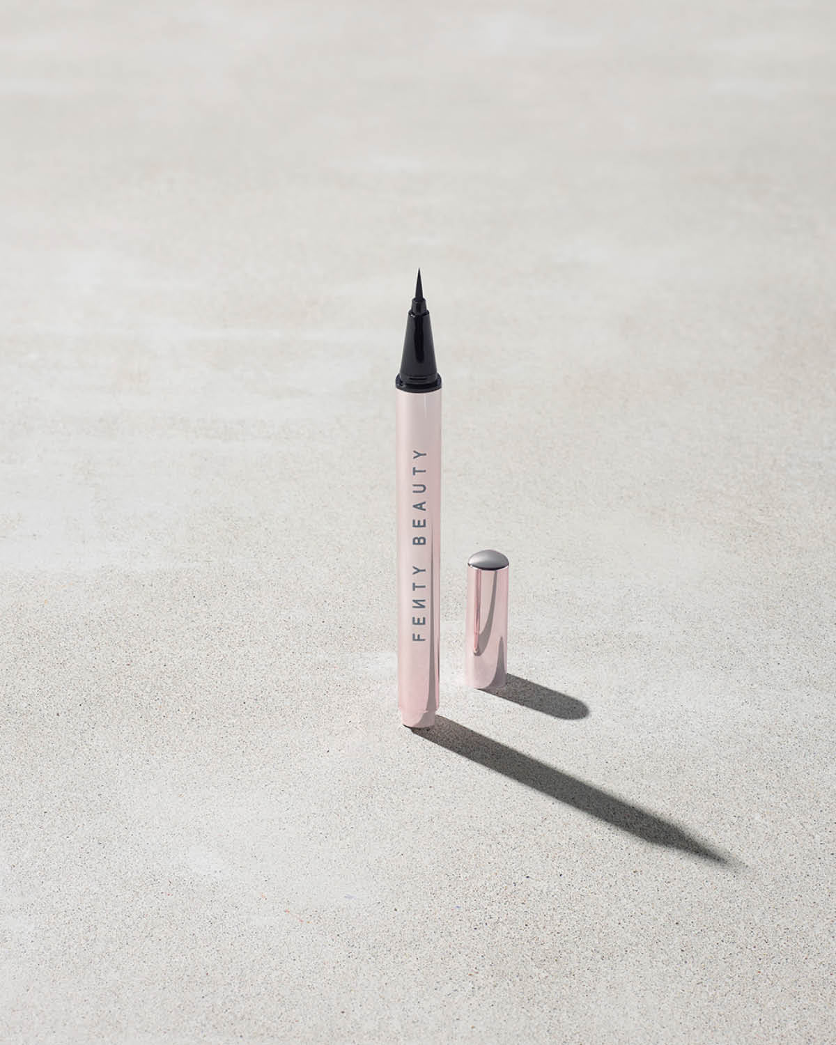 FENTY FYNLINER LIQUID EYELINER LONGWEAR  (BLACK)